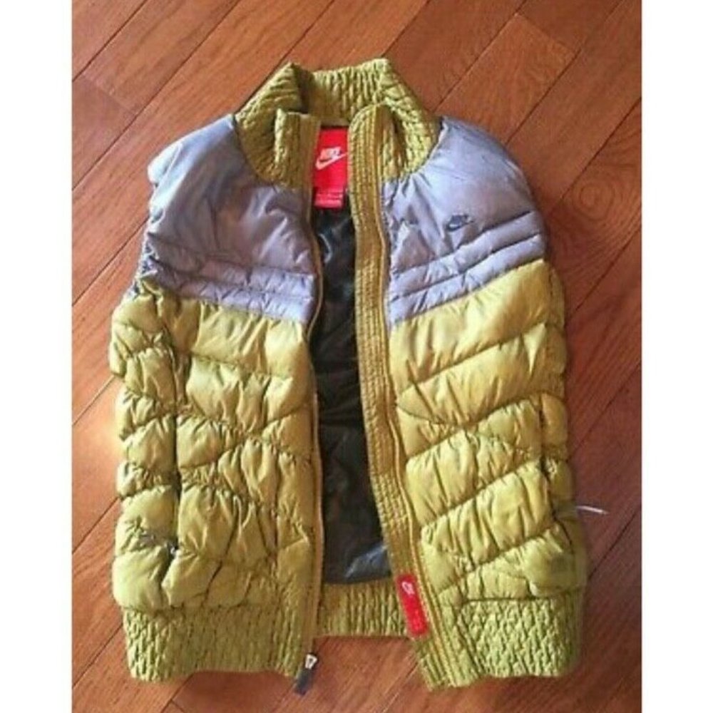 Nike (700 fill) Cascade Magenta Puffer Vest